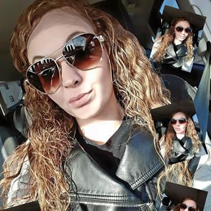 Meet your Posher, Dee